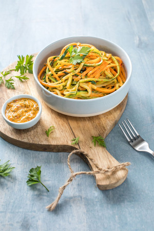 Espaguetis de zanahoria y calabacín